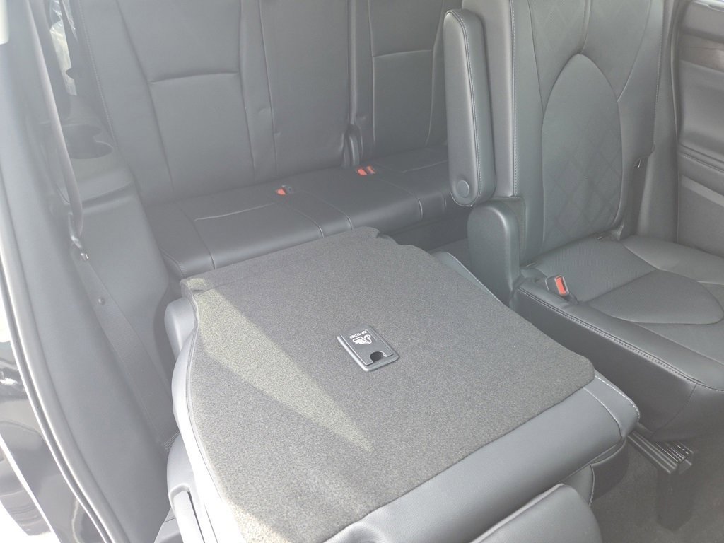 New 2026 Toyota Highlander Platinum image 8