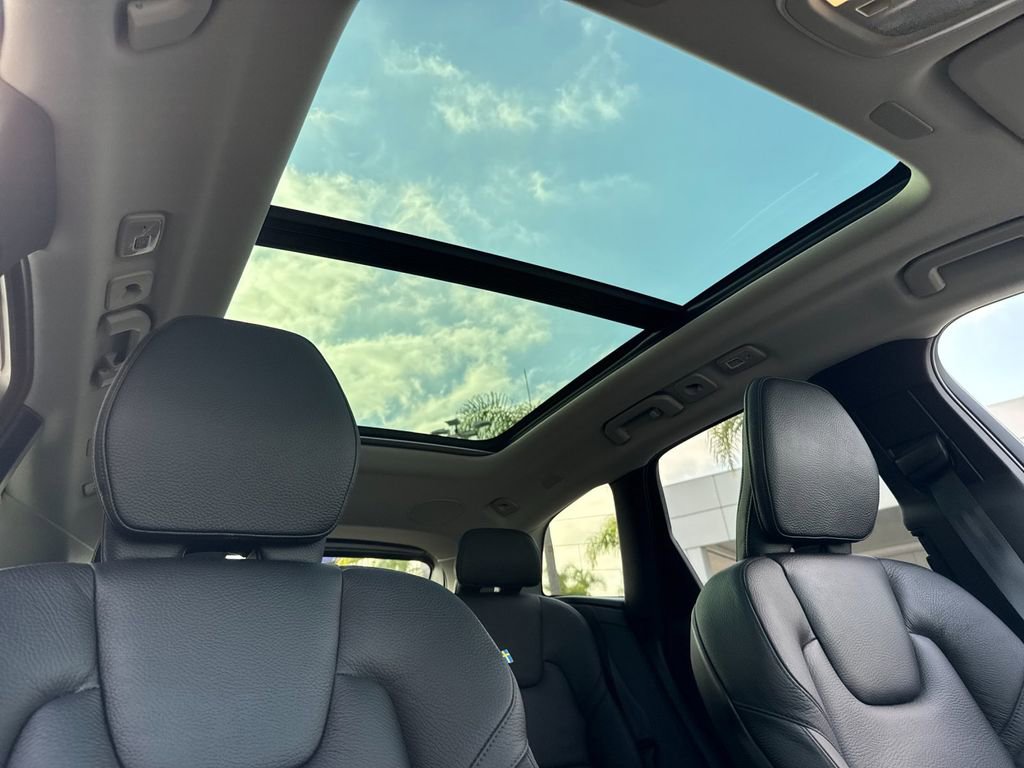Certified 2023 Volvo XC60 T8 Plus AWD/4WD image 16
