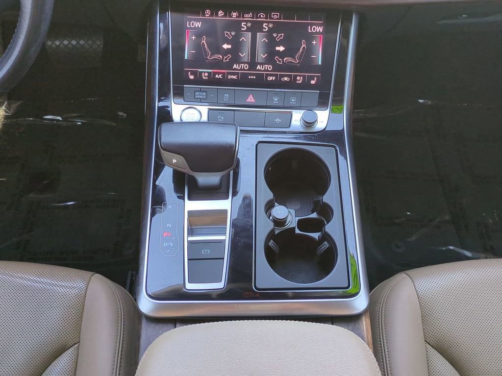 Used 2019 Audi Q8 Premium Plus w/ Premium Plus image 18