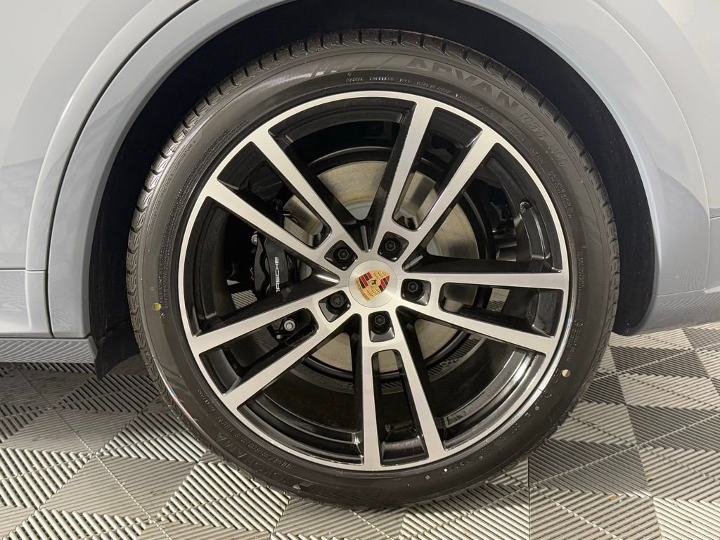 New 2026 Porsche Cayenne GTS image 12