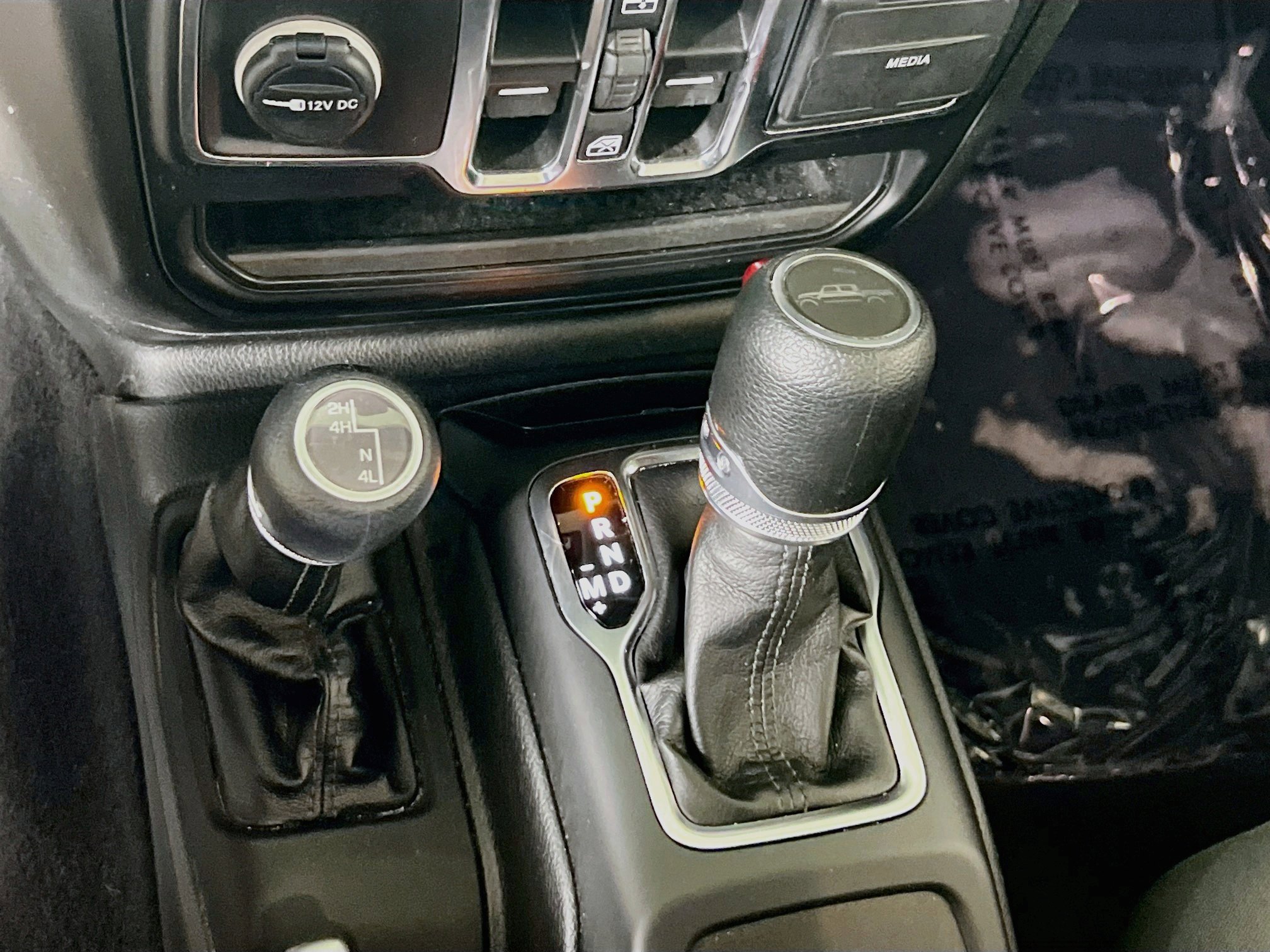 Used 2023 Jeep Gladiator Willys AWD/4WD image 17