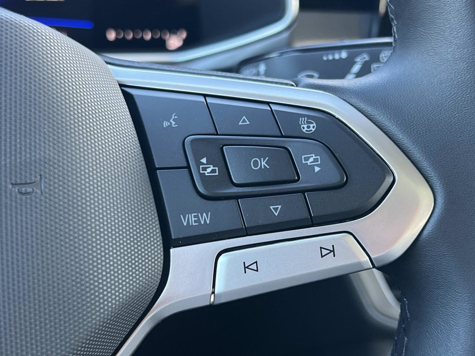 New 2026 Volkswagen Taos SE image 10