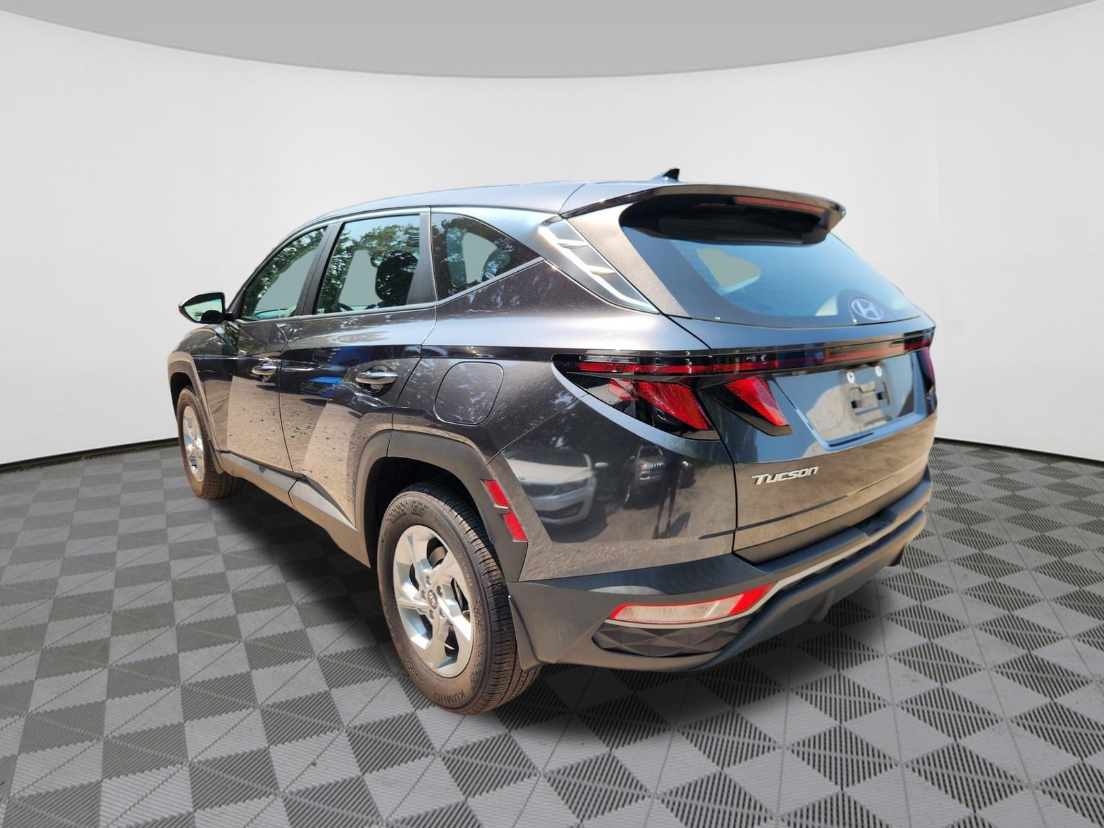 Used 2023 Hyundai Tucson SE w/ Cargo Package AWD/4WD image 3