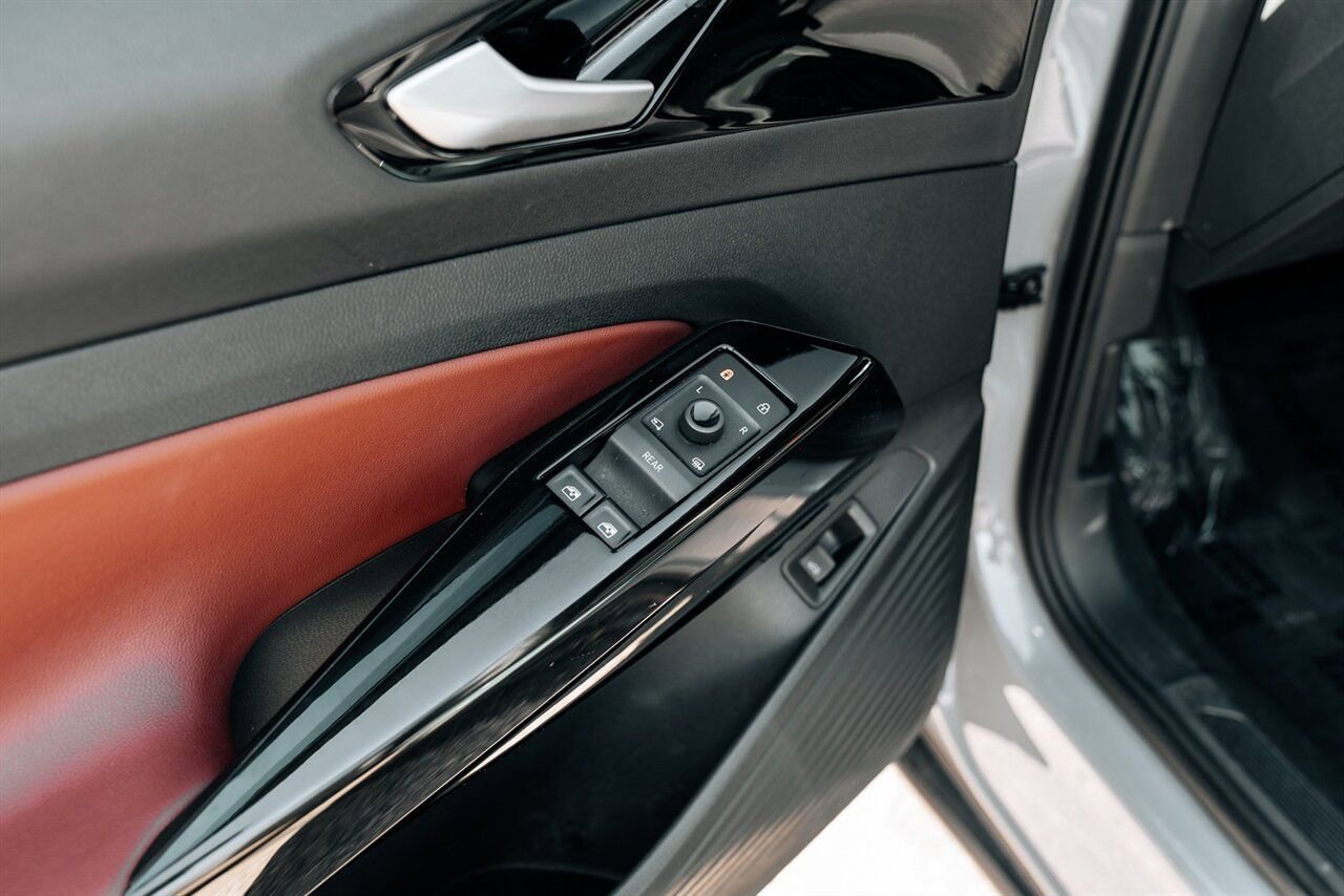 Used 2021 Volkswagen ID.4 Pro S w/ ID.4 Protection Package image 18