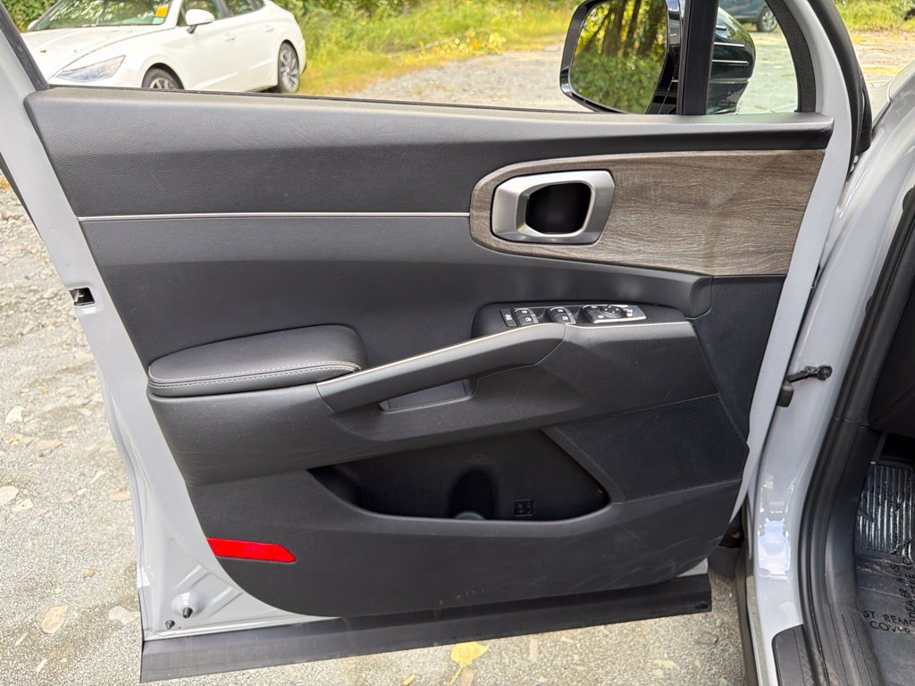 Used 2022 Kia Sorento S w/ Panoramic Sunroof Package AWD/4WD image 17