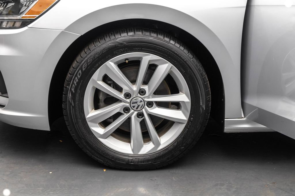 Used 2020 Volkswagen Passat 2.0T SE image 37