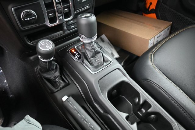 New 2026 Jeep Wrangler Unlimited Sahara AWD/4WD image 27