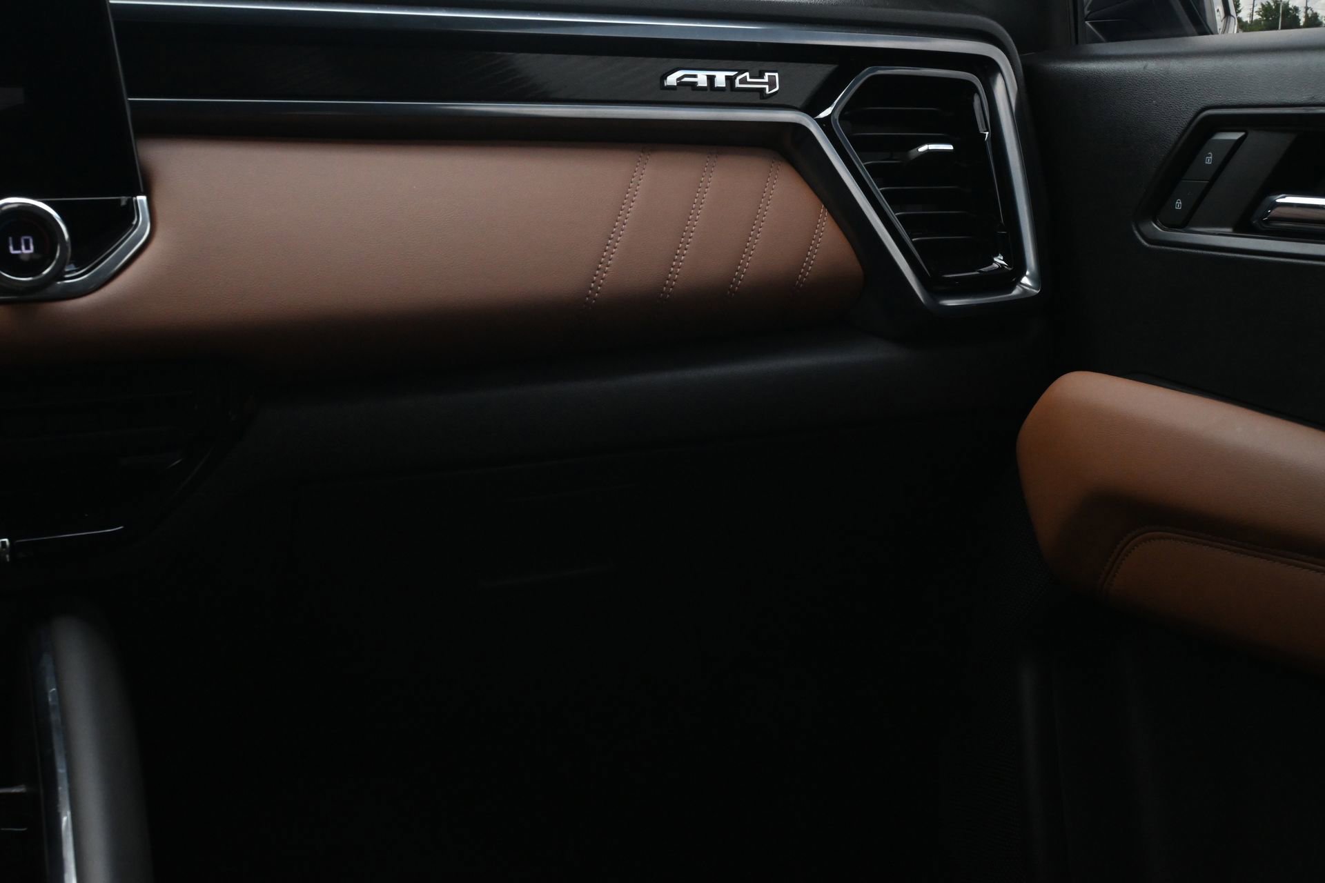 Used 2024 GMC Canyon AT4 w/ Technology Package AWD/4WD image 8