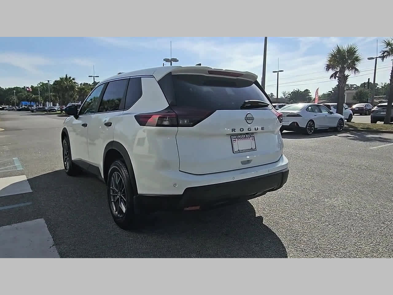Used 2025 Nissan Rogue S FWD image 31