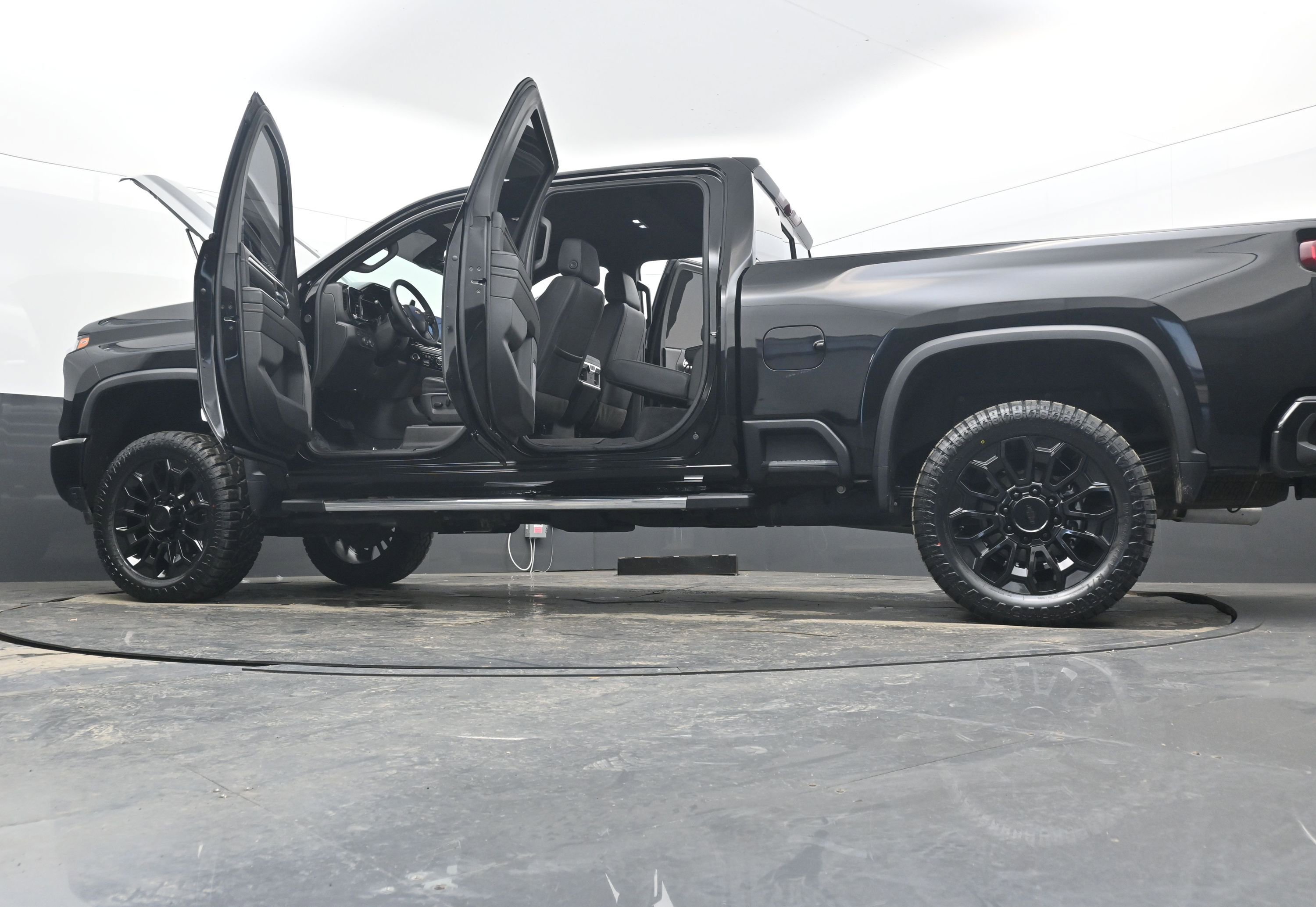 Used 2024 Chevrolet Silverado 2500 High Country w/ Technology Package image 39