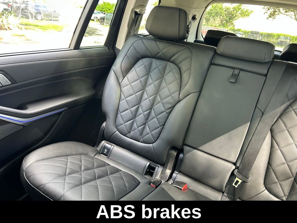 Used 2024 BMW X7 xDrive40i image 14