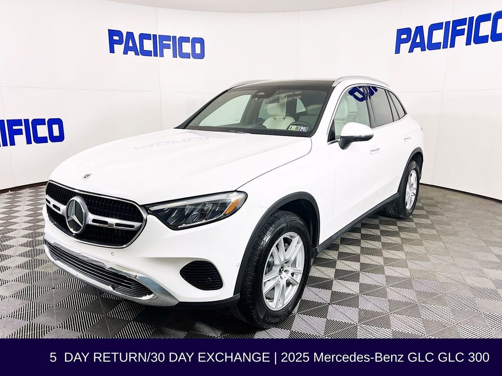 Used 2025 Mercedes-Benz GLC 300 4MATIC image 3