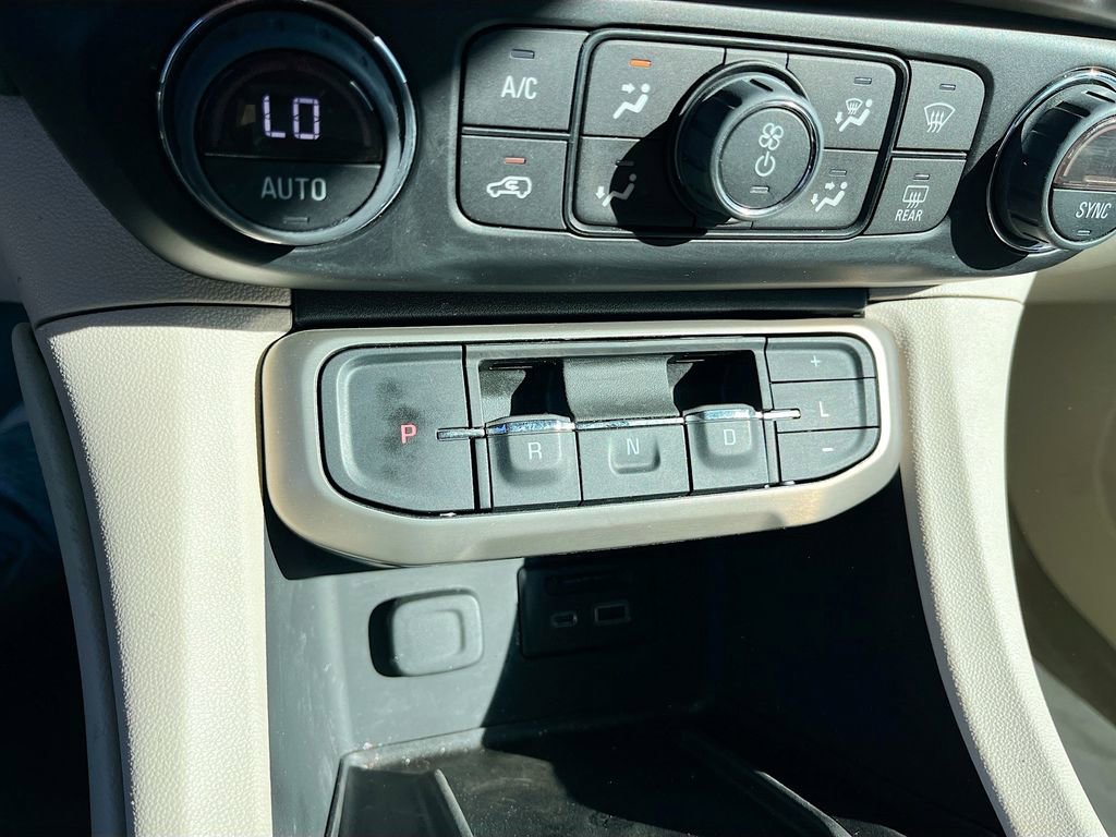 Used 2022 GMC Acadia Denali w/ Denali Ultimate Package image 16