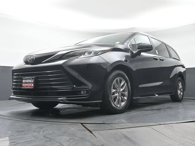 Used 2026 Toyota Sienna XLE AWD/4WD image 35