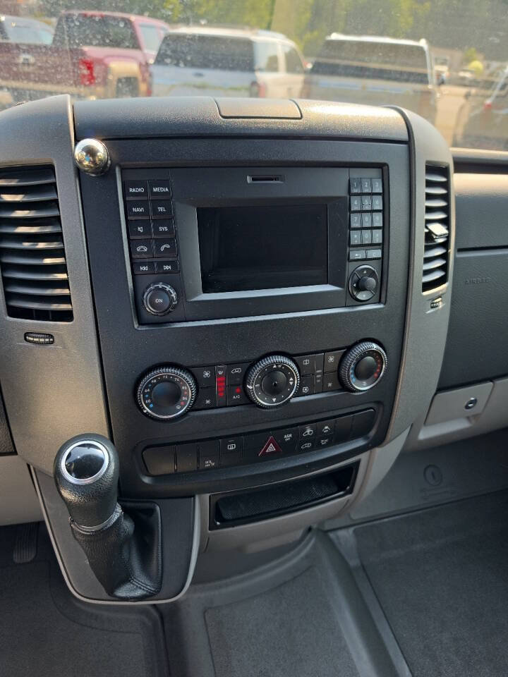 Used 2015 Freightliner Sprinter 2500 RWD image 4