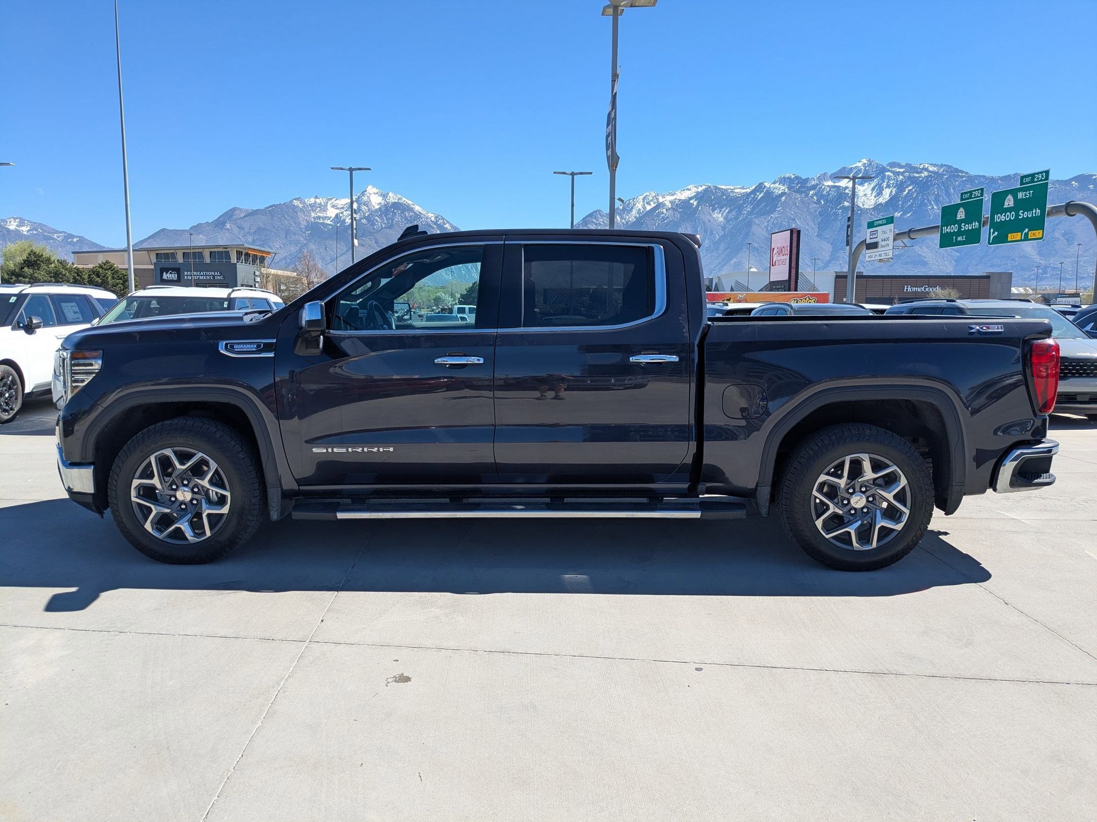 Used 2022 GMC Sierra 1500 SLT w/ X31 Off-Road Package image 3