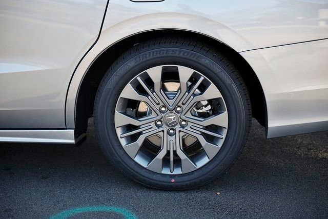 New 2026 Honda Odyssey Touring image 7