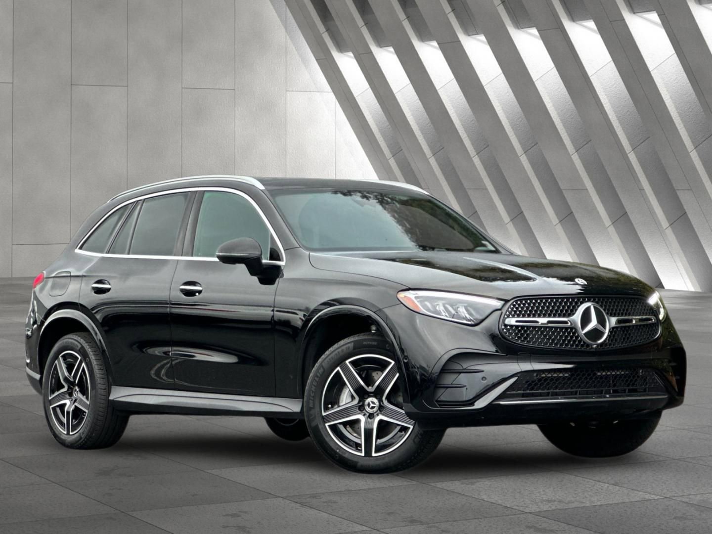 Certified 2025 Mercedes-Benz GLC 300 4MATIC image 2
