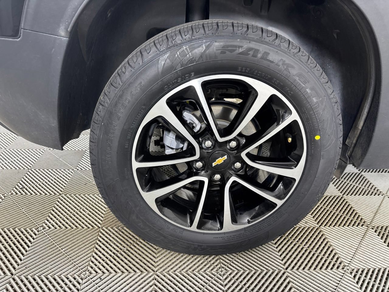 Used 2025 Chevrolet TrailBlazer LT AWD/4WD image 27