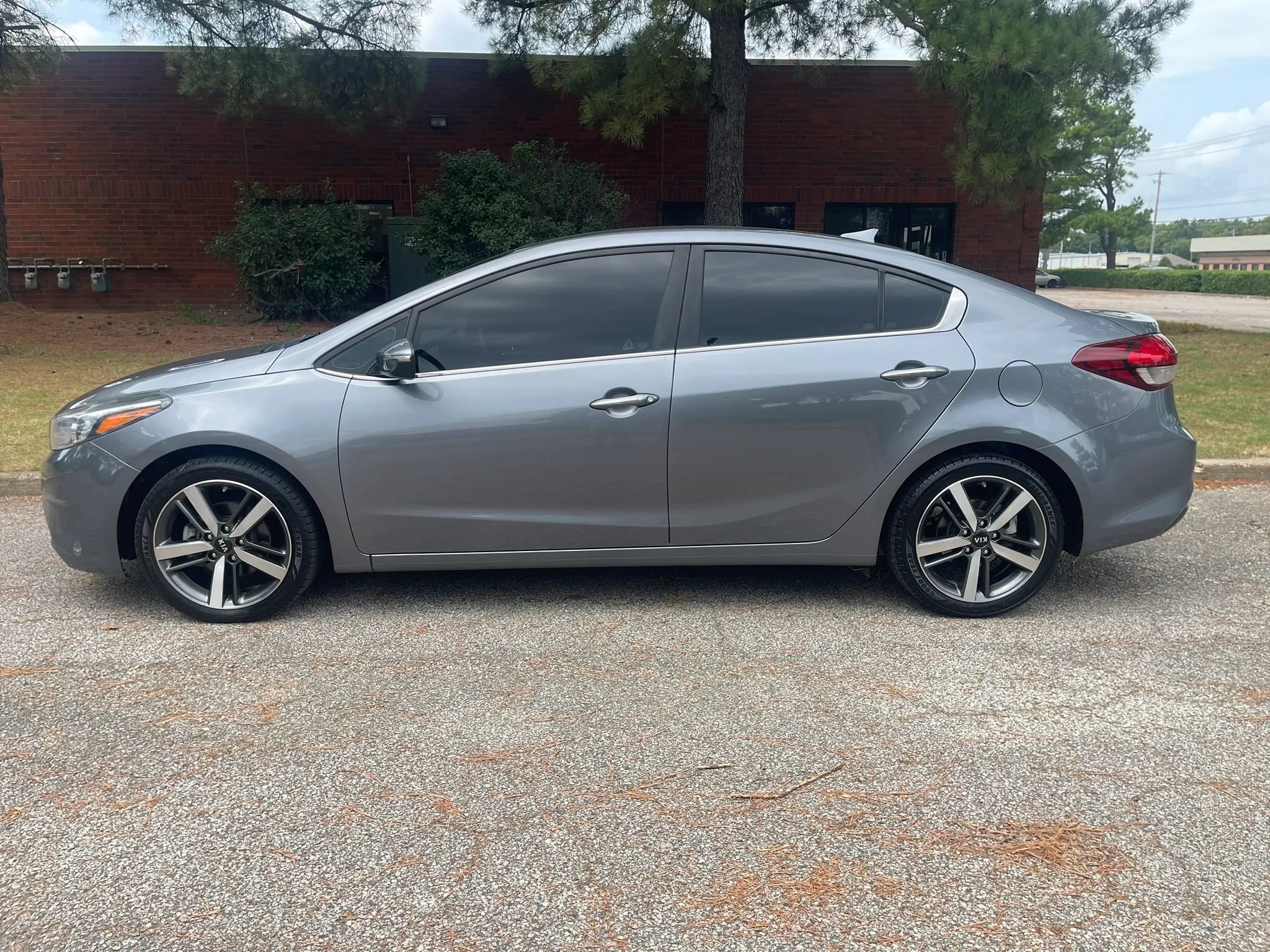 Used 2018 Kia Forte EX FWD image 2