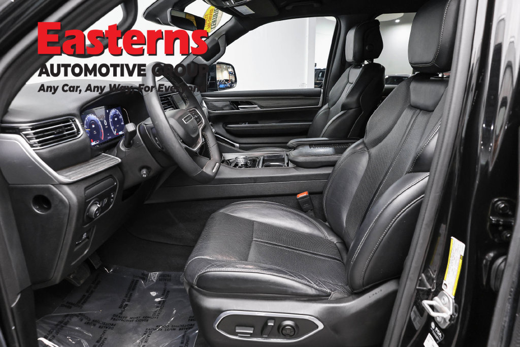Used 2024 Jeep Wagoneer L Series II RWD image 16