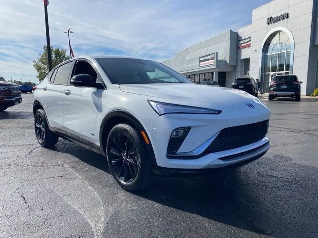 Used 2025 Buick Envista Sport Touring image 2