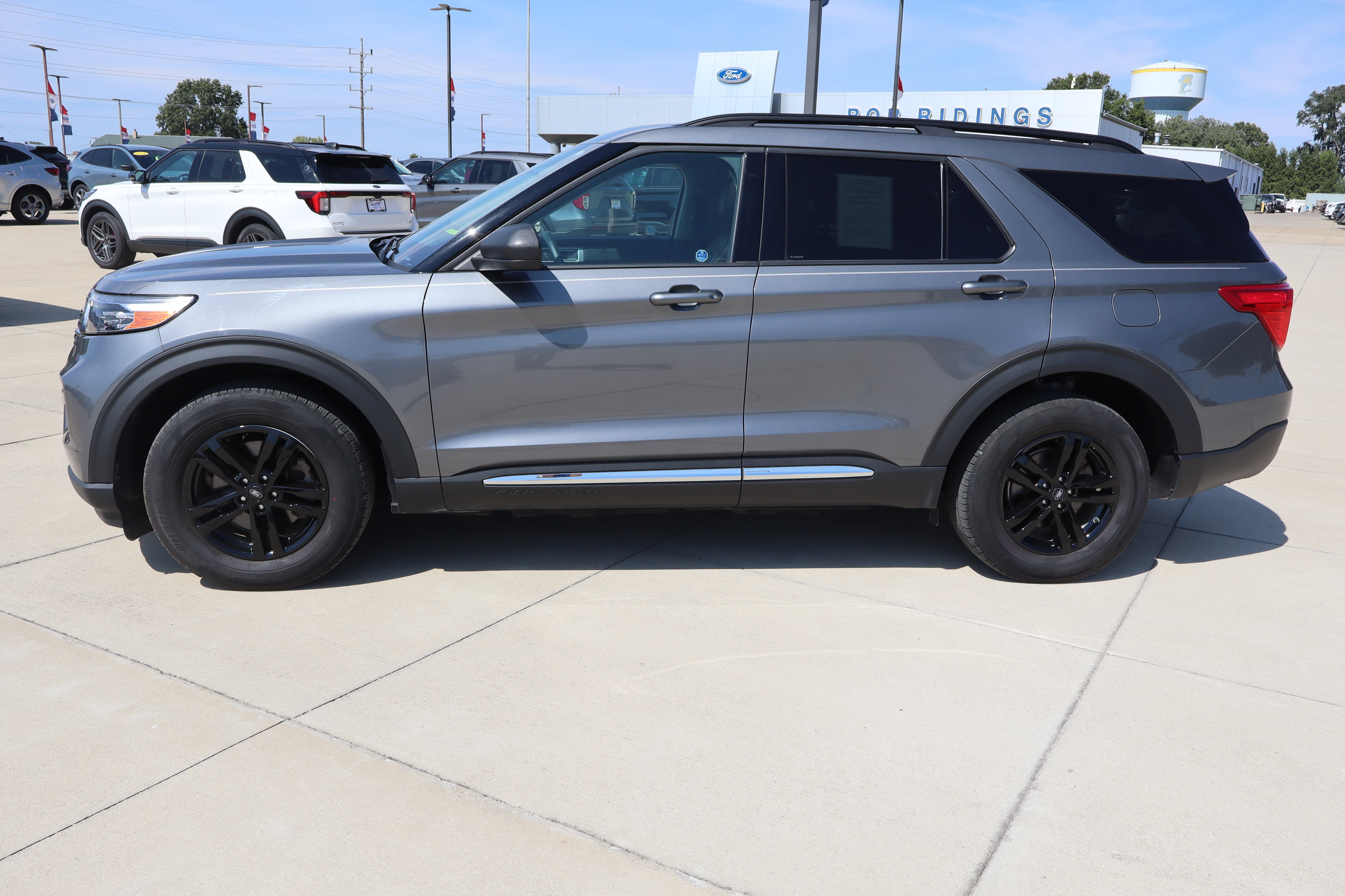 Used 2024 Ford Explorer XLT w/ Equipment Group 202A AWD/4WD image 9