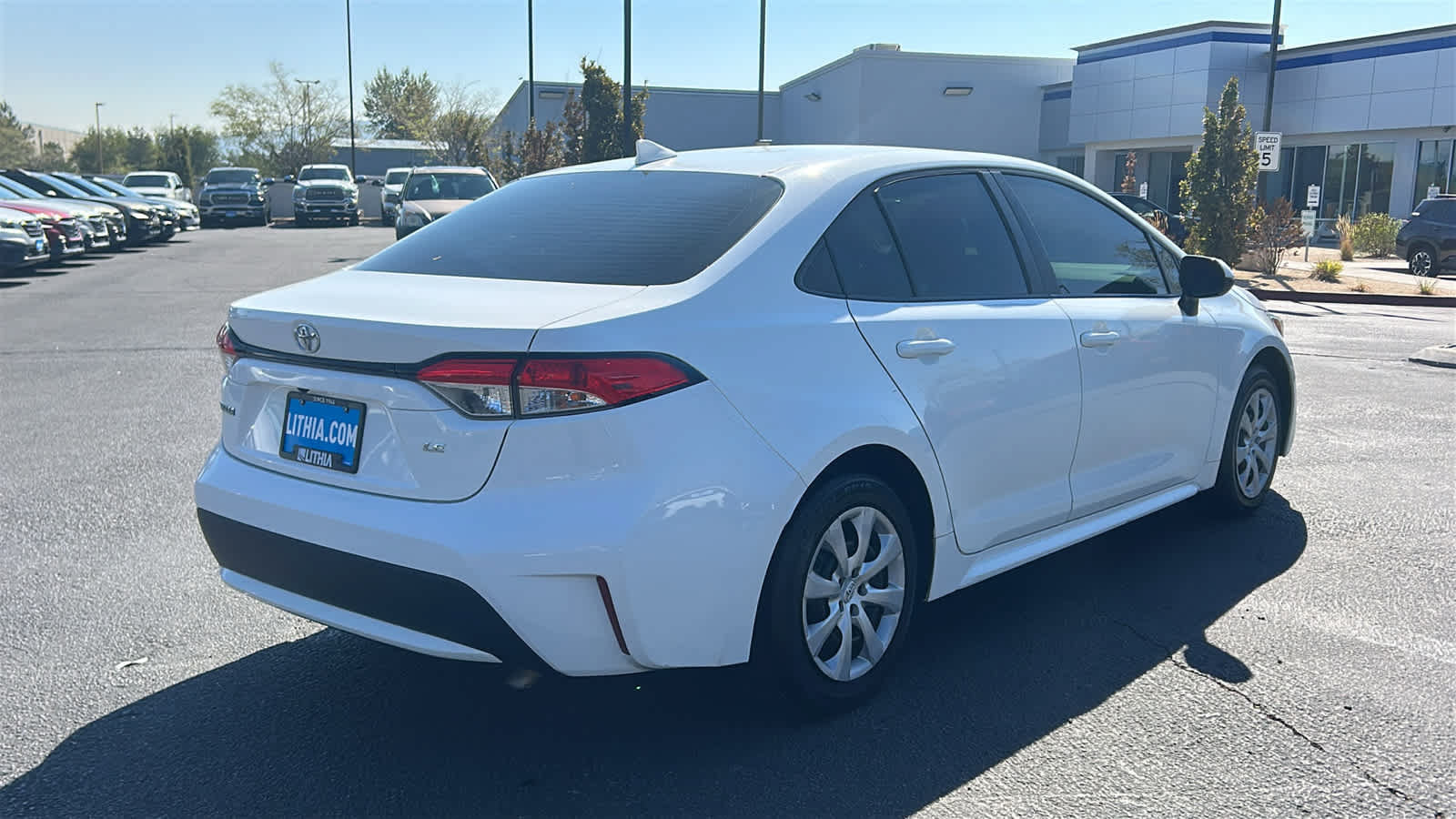Used 2020 Toyota Corolla LE FWD image 5