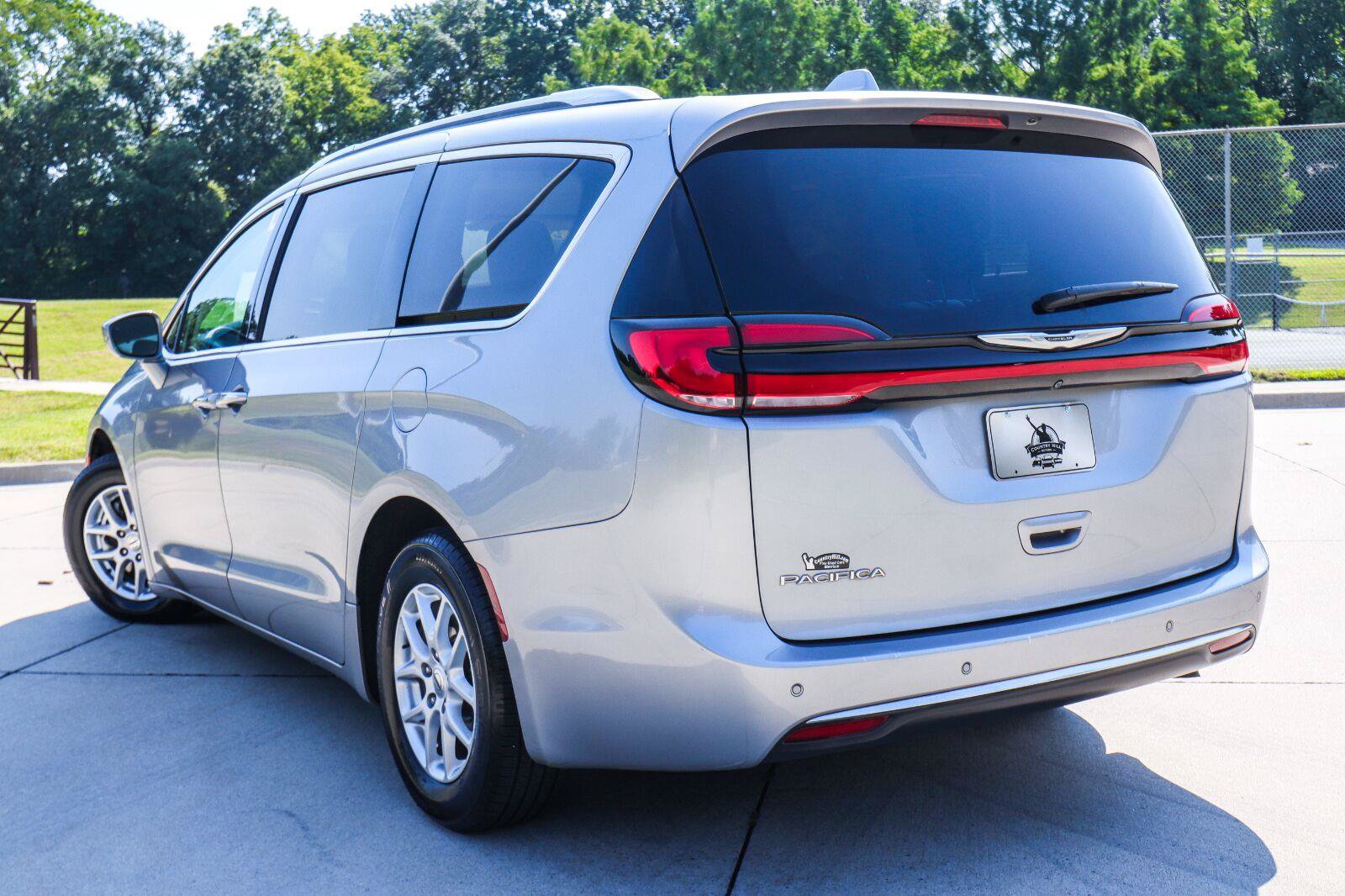 Used 2021 Chrysler Pacifica Touring-L FWD image 16