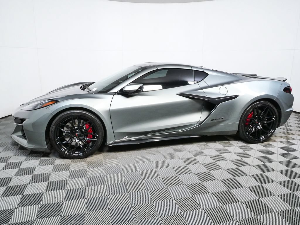 Used 2023 Chevrolet Corvette Z06 w/ Engine Appearance Package RWD image 2