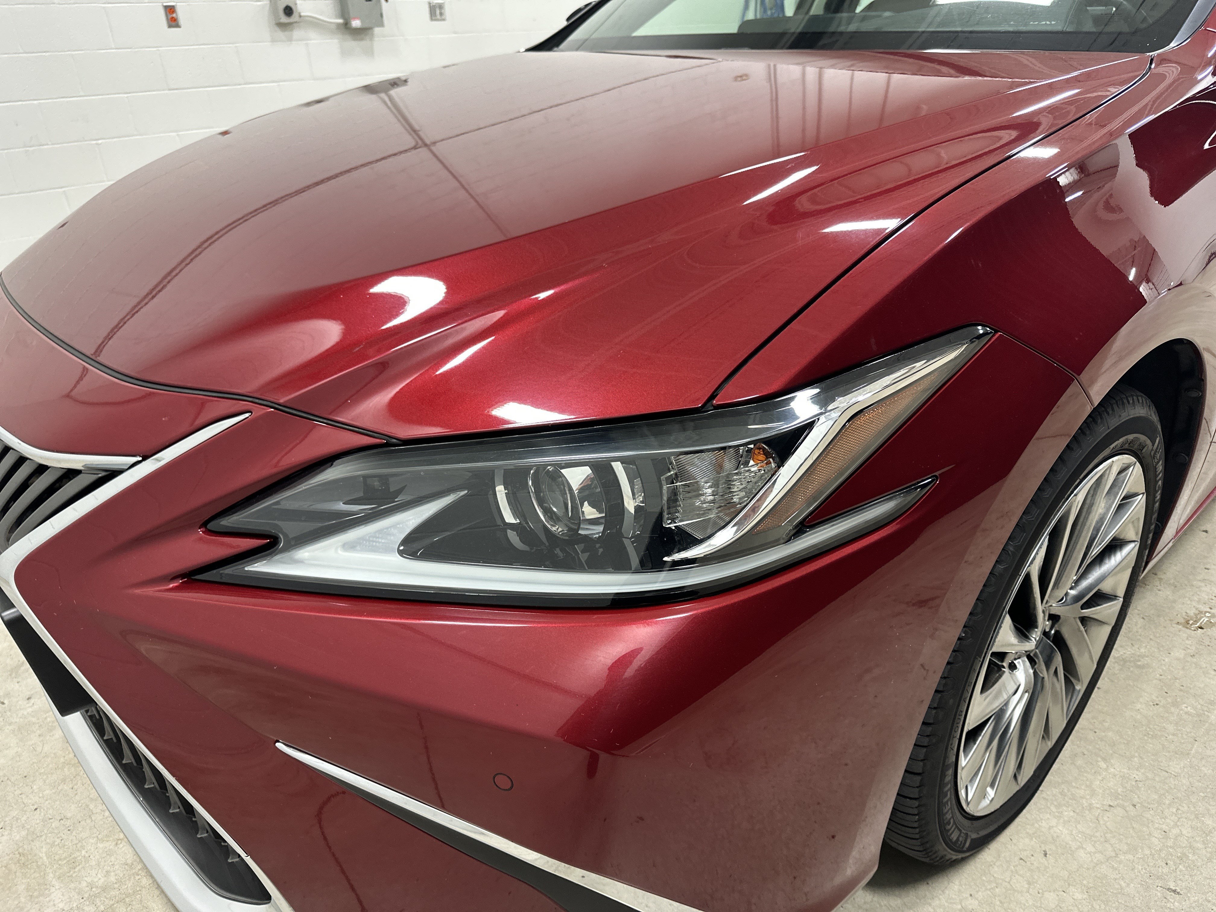 Used 2020 Lexus ES 350 Luxury w/ Accessory Package FWD image 6