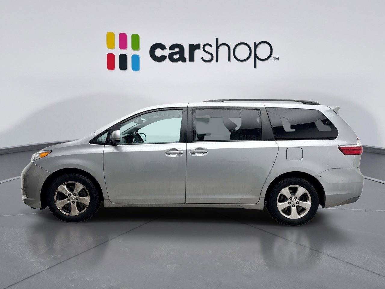 Used 2015 Toyota Sienna LE image 2