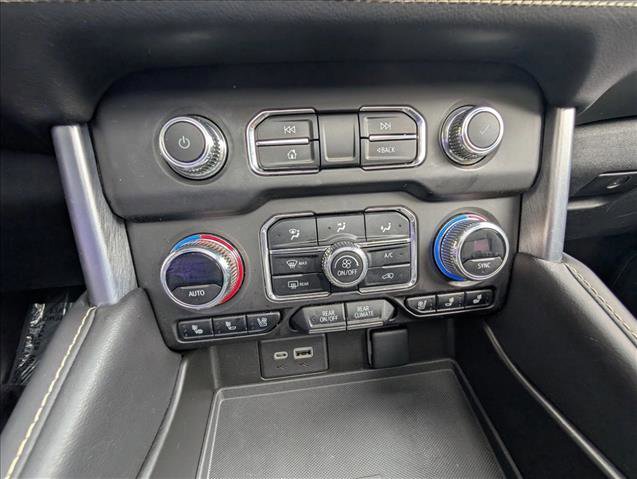 Used 2023 GMC Yukon XL SLT AWD/4WD image 30