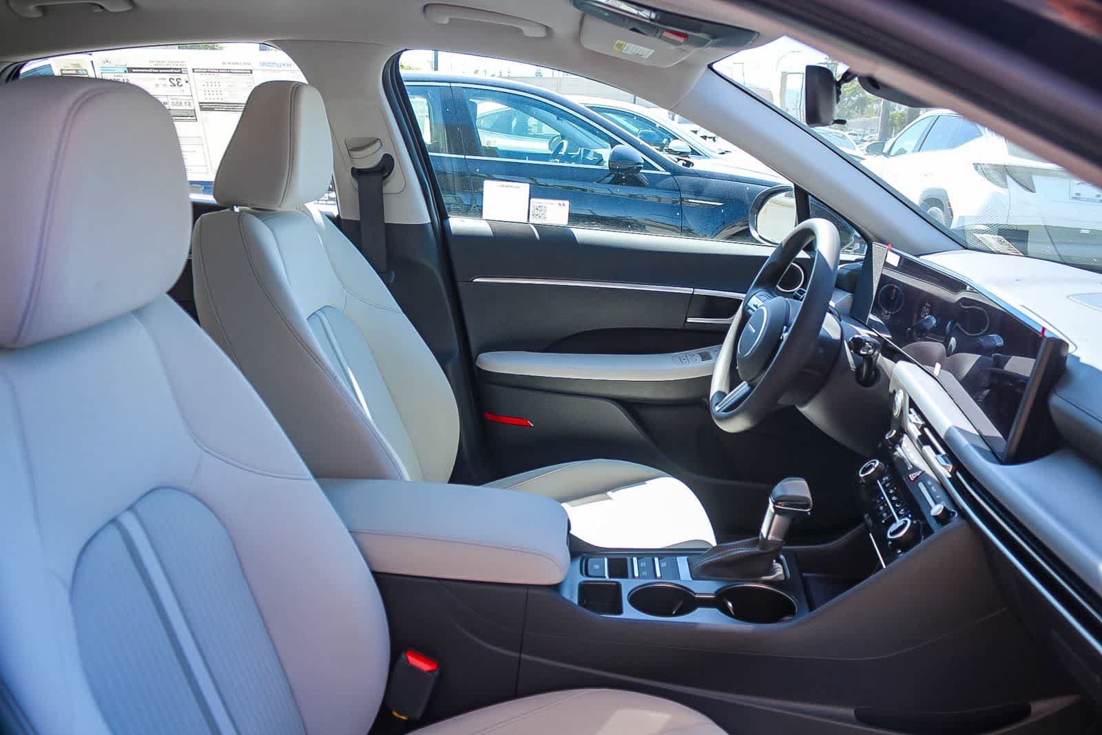 New 2025 Hyundai Sonata SE FWD image 18