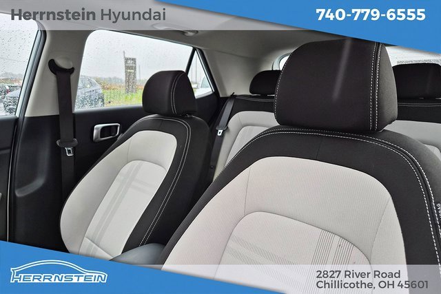 Used 2023 Hyundai Venue SEL image 22