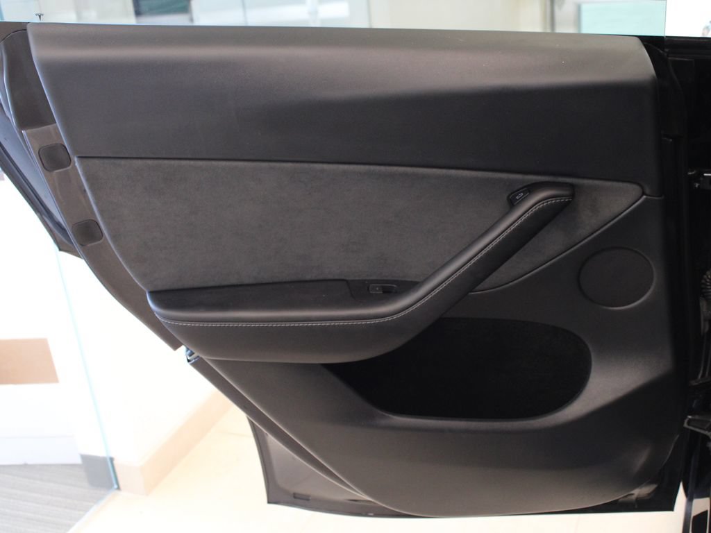 Used 2025 Tesla Model Y Long Range RWD image 21