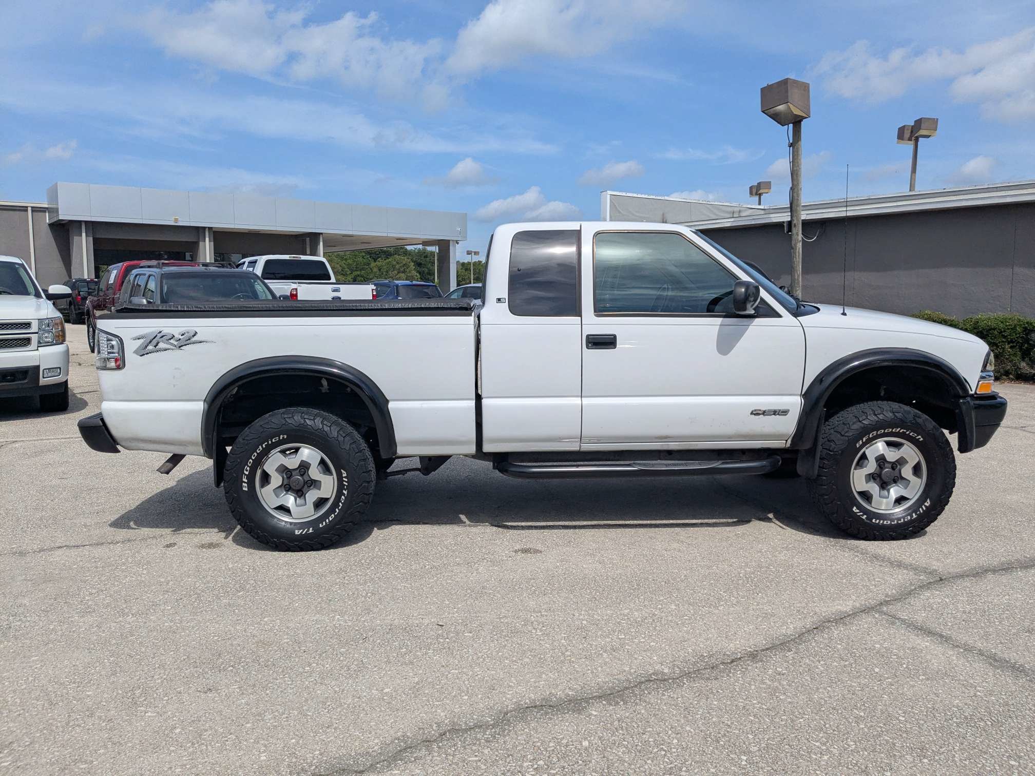 Used 2001 Chevrolet S10 Pickup 4x4 Extended Cab image 3