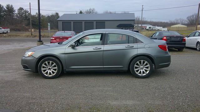 Used 2011 Chrysler 200 Touring FWD image 11