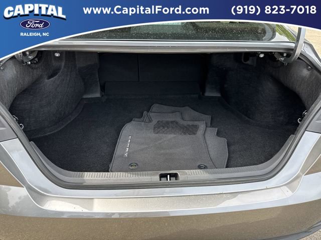 Used 2025 Toyota Camry SE FWD image 16
