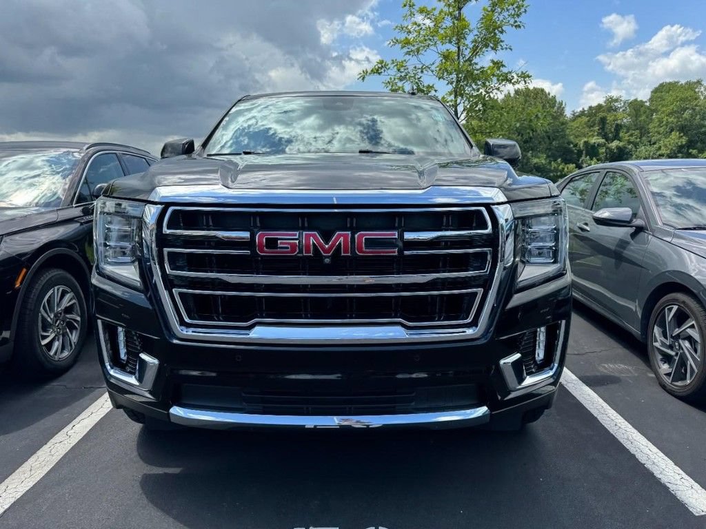 Used 2024 GMC Yukon XL SLT w/ SLT Luxury Package AWD/4WD image 2