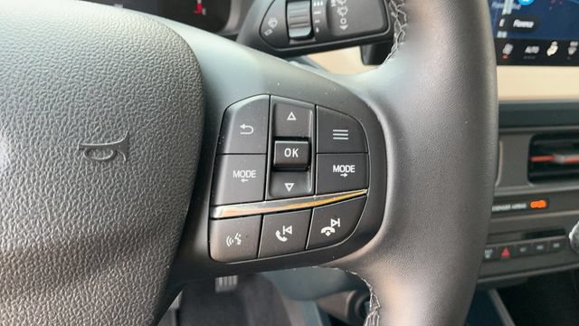 Used 2025 Ford Maverick Lariat AWD/4WD image 13