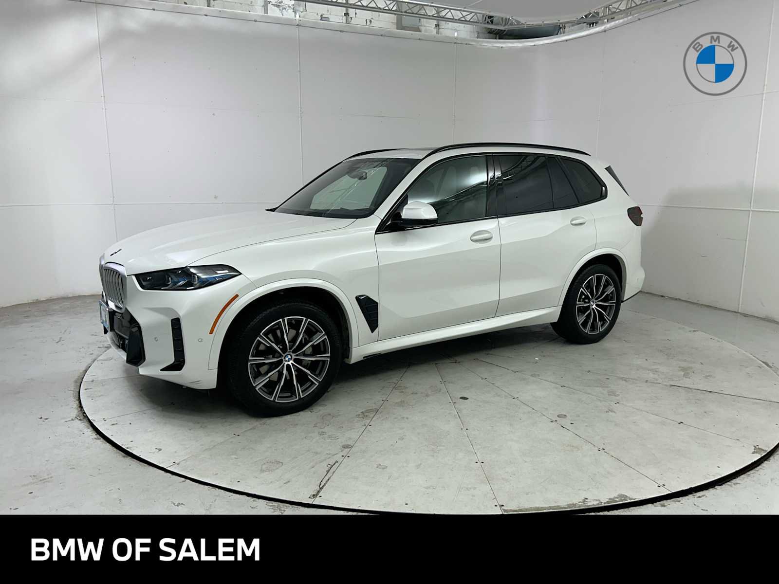 Used 2025 BMW X5 xDrive40i w/ M Sport Package image 1