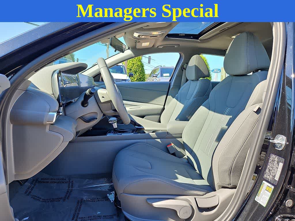Used 2024 Hyundai Elantra SEL w/ Convenience Package FWD image 12