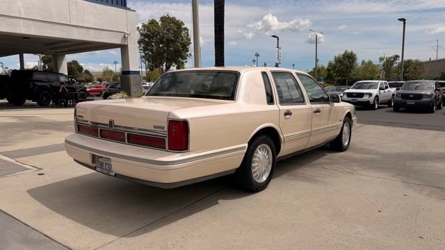 Used 1995 Lincoln Town Car Cartier RWD image 3