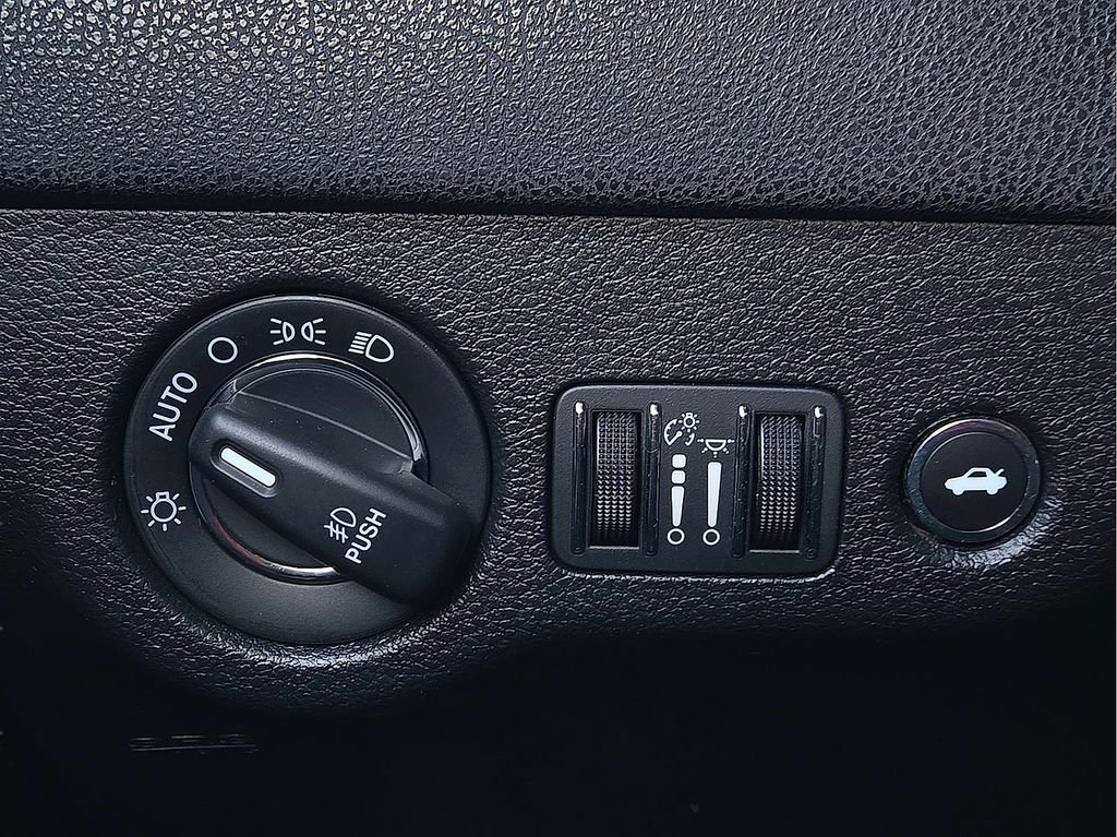 Used 2019 Chrysler 300 Limited image 17