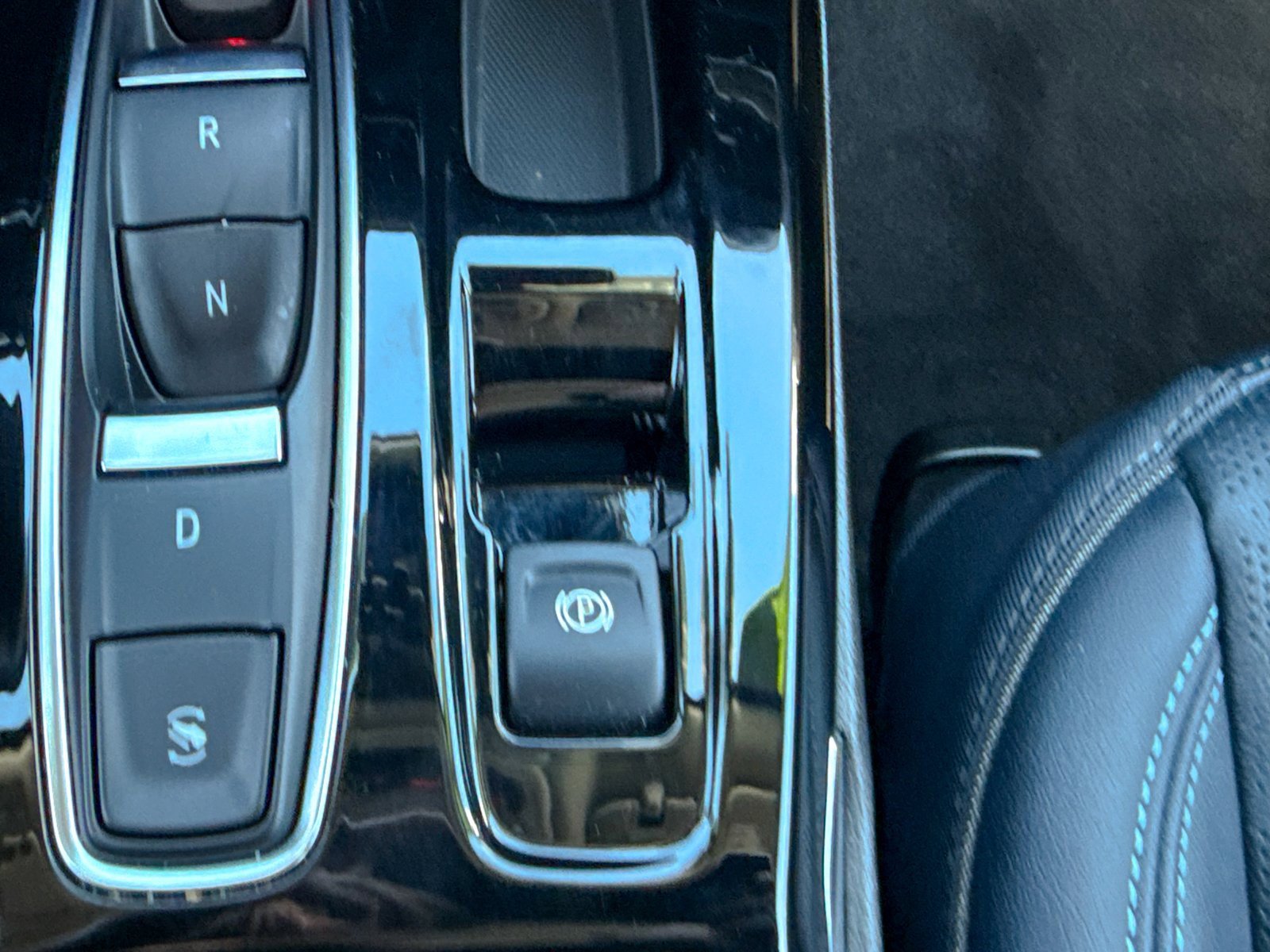 Used 2022 Chevrolet Bolt EUV Premier w/ Launch Edition image 41