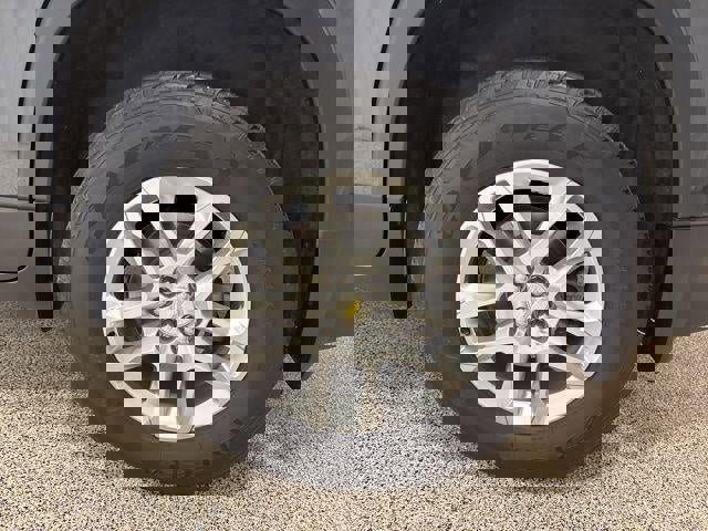 Used 2021 Chevrolet Traverse LT image 16