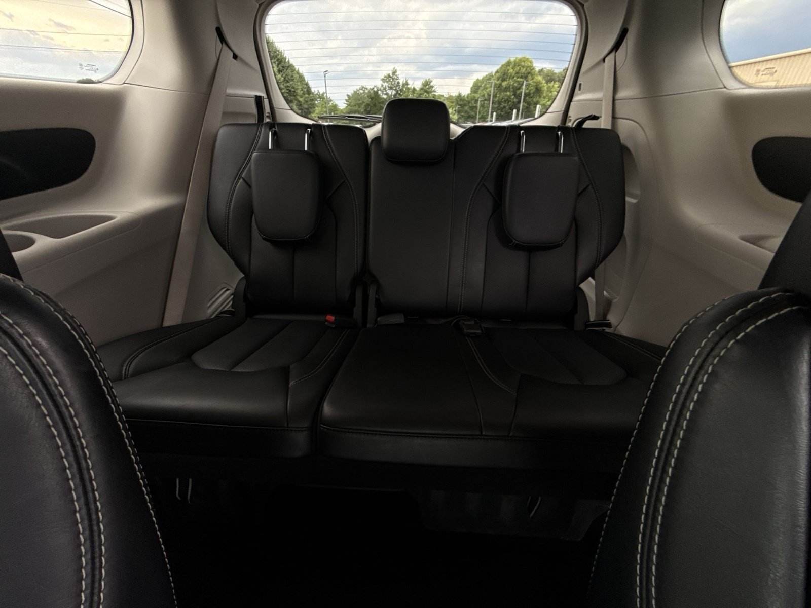 Used 2024 Chrysler Pacifica Touring-L FWD image 26