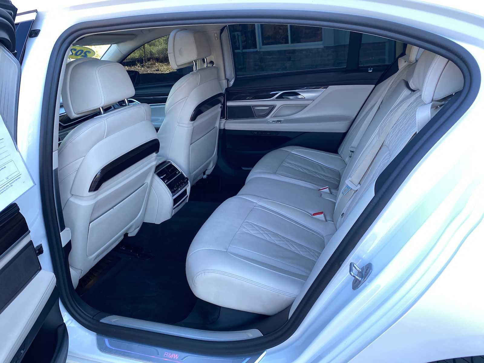 Used 2021 BMW 750i xDrive w/ Luxury Rear Seating Package AWD/4WD image 10