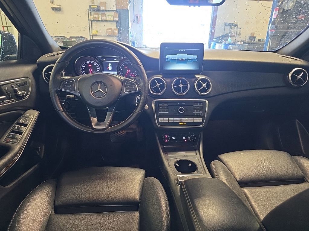 Used 2018 Mercedes-Benz GLA 250 4MATIC w/ Premium Package image 4